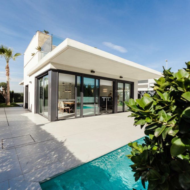 ialicante-mediterranean-homes-475777-unsplash-min